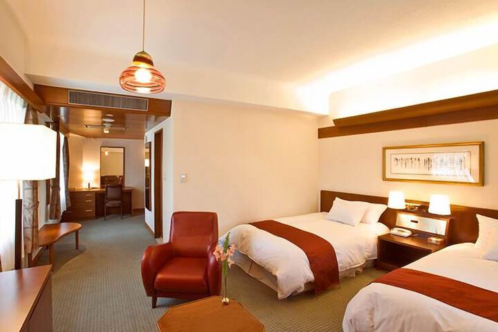 Room 19 of 48