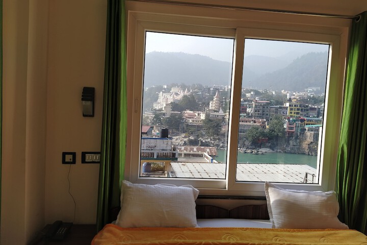 Room 6 of 34