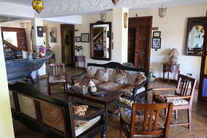 Entrance & Lobby