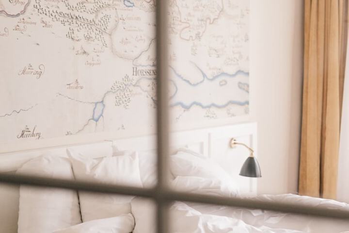 Room 27 of 64