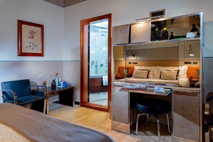 Room 32 of 119