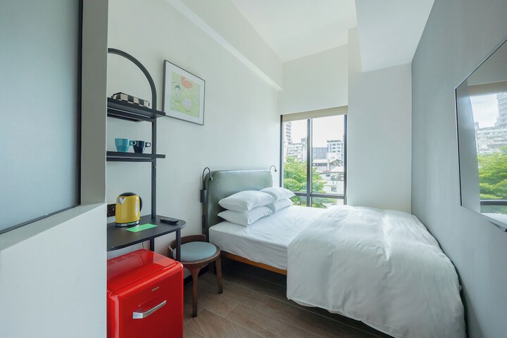 Room 4 of 31