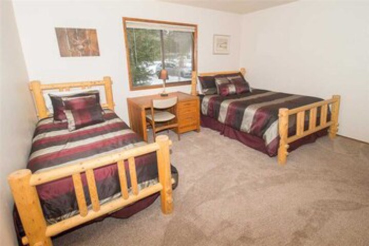 Room 12 of 16