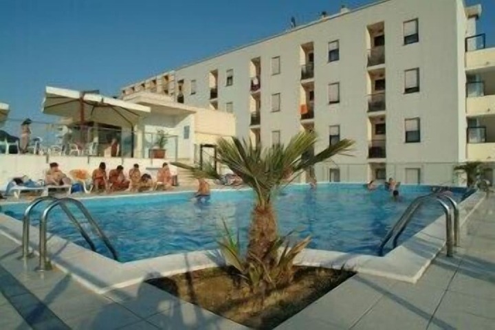 Hotel with Pool
