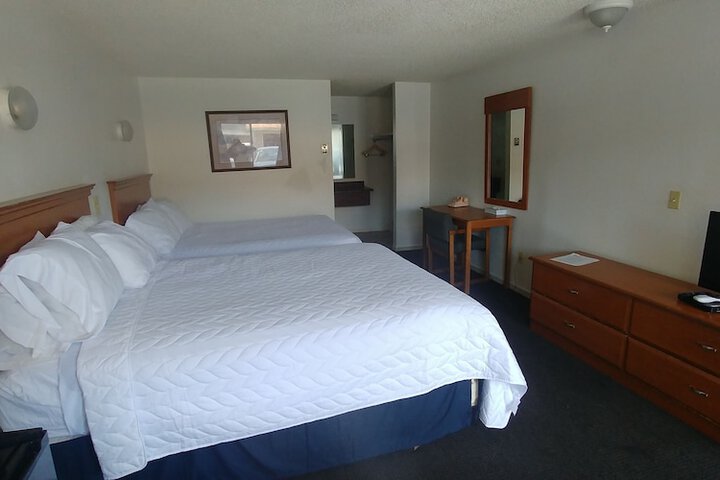 Room 11 of 32