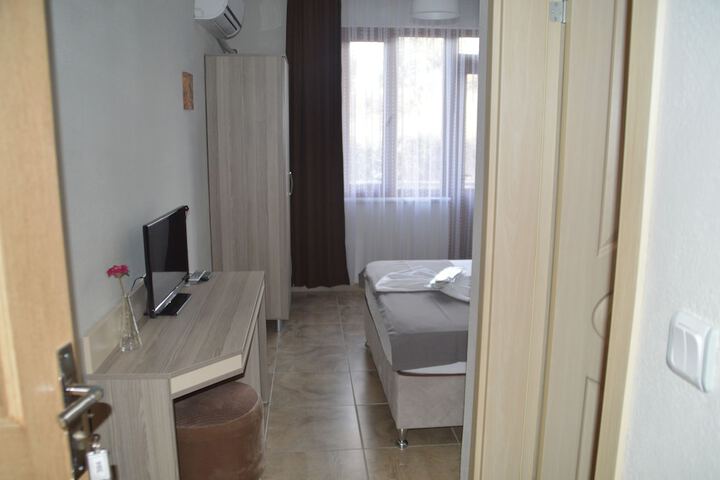 Room 11 of 39
