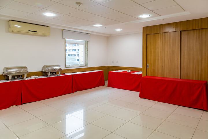 Ballroom/Hall 158 of 198