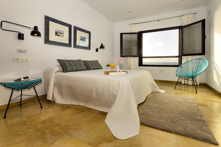 Room 5 of 10