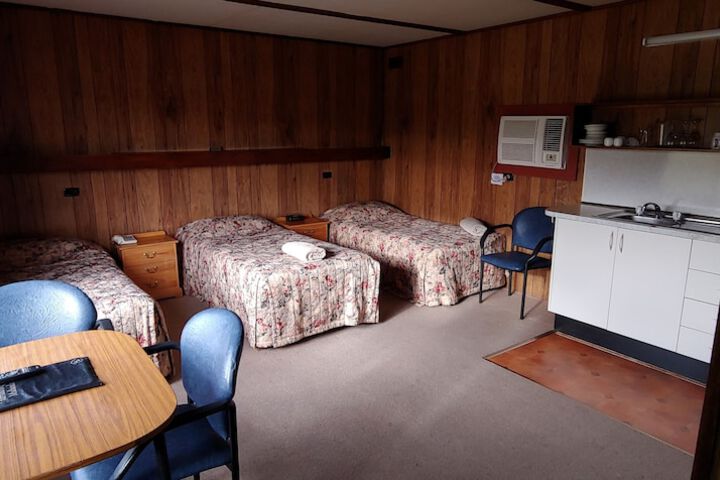 Room 13 of 122