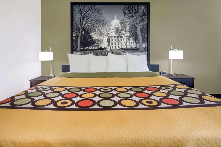 1 King Bed Deluxe Room (7 of 10)