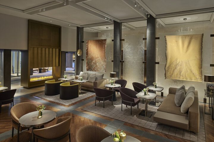 Lounge 70 of 96