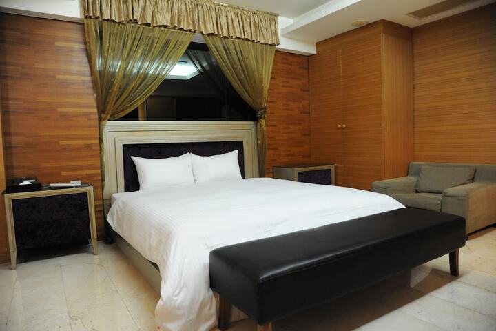 Room 2 of 50
