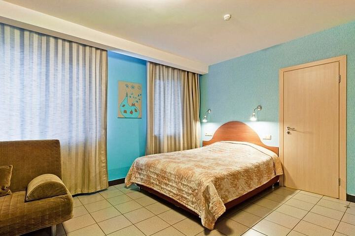 Room 4 of 42