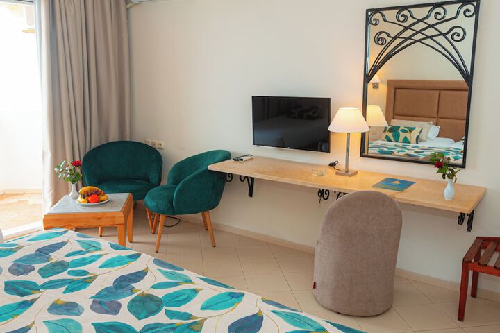 Room 12 of 66