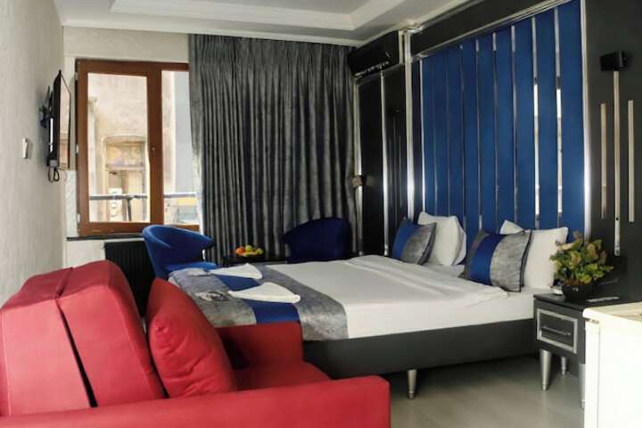 Room 33 of 58