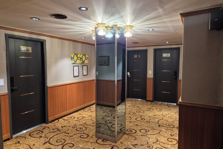 Ballroom/Hall 14 of 22