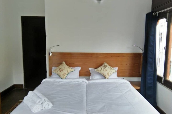 Room 8 of 17