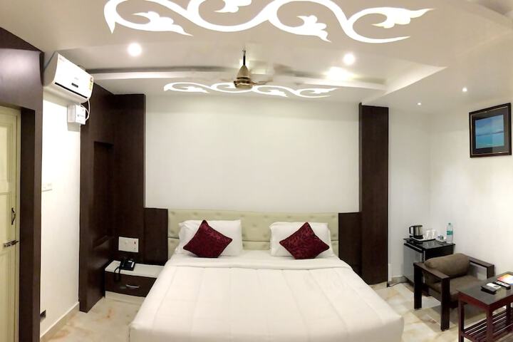 Room 6 of 30