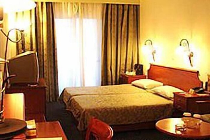 Room 8 of 38