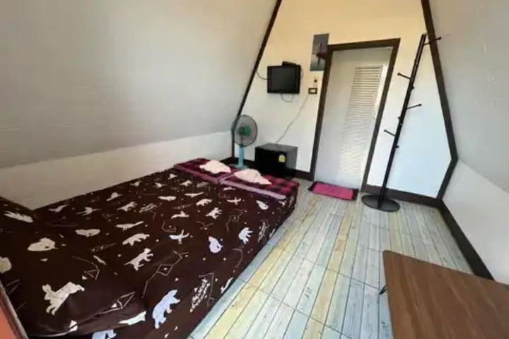 Room 3 of 41