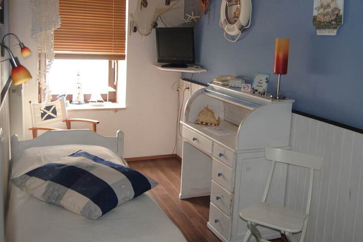 Room 3 of 42