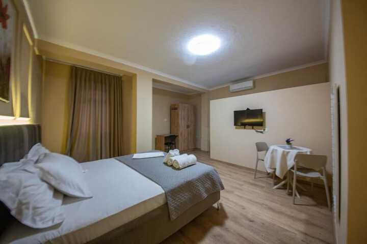 Room 5 of 25