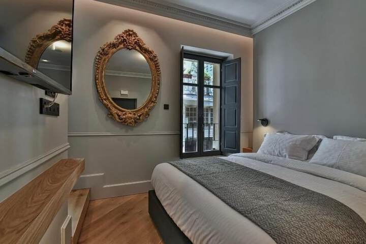 Room 26 of 80