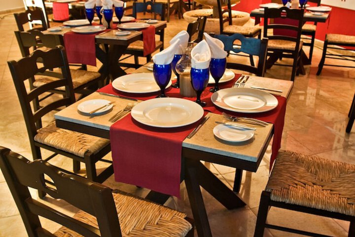 Dining 68 of 98