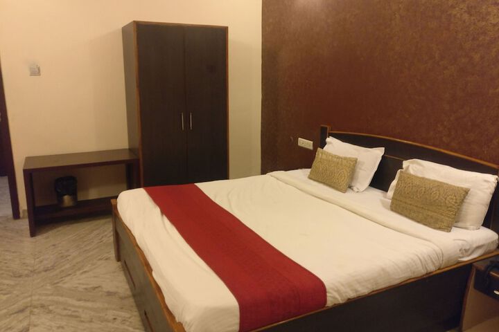 Room 13 of 47