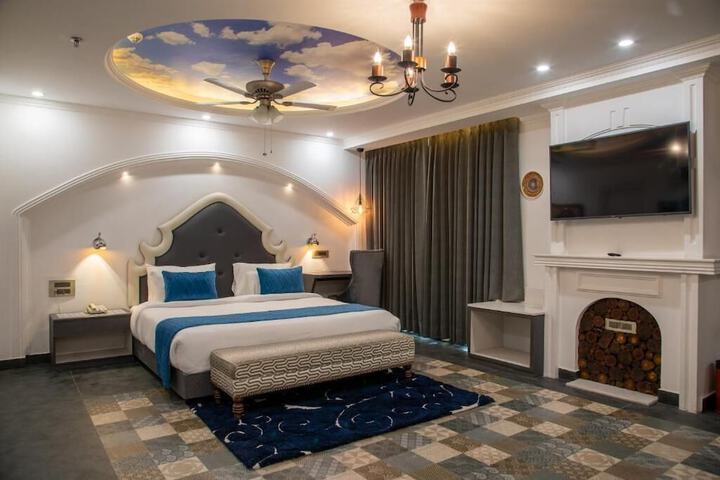 Room 9 of 28