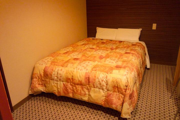 Room 8 of 33
