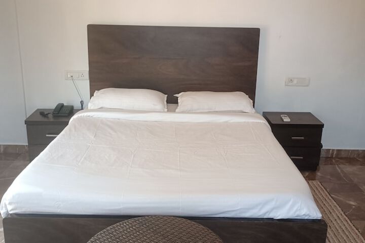 Room 3 of 10