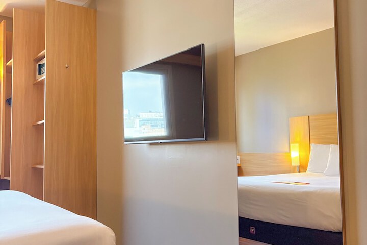 Room 16 of 113