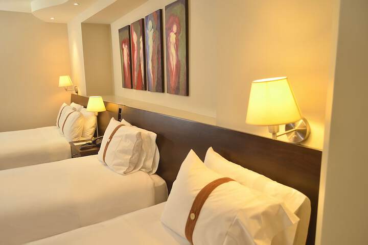 Room 27 of 62