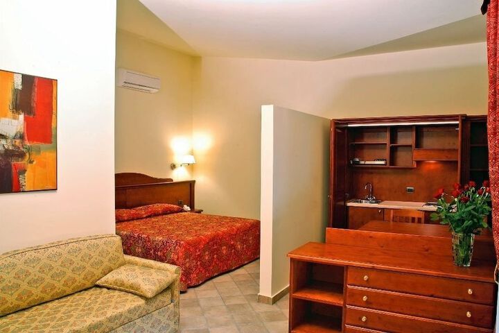 Room 10 of 26