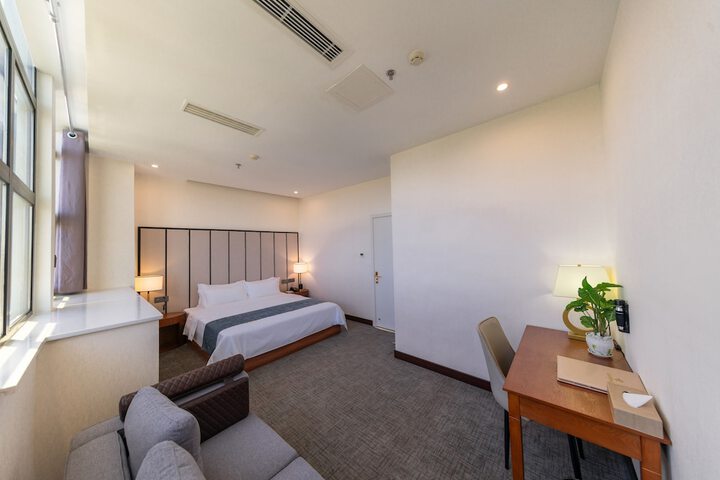Room 15 of 48