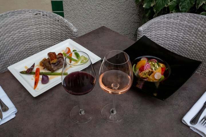 Dining 62 of 94