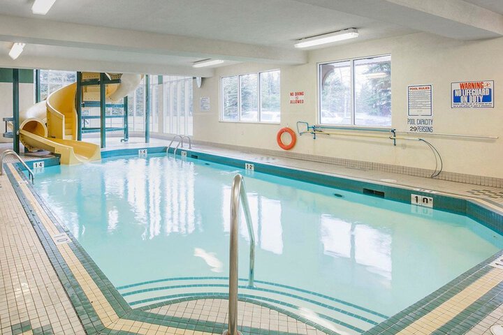Pool Hotel