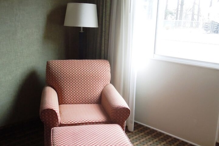 Deluxe King Bed (3 of 13)