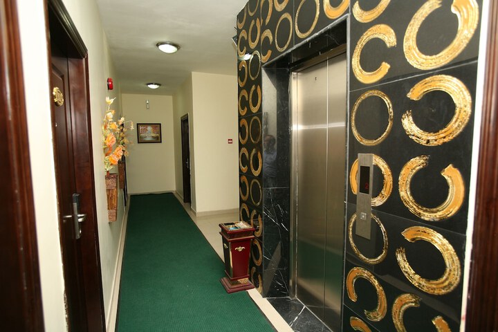 Ballroom/Hall 36 of 39
