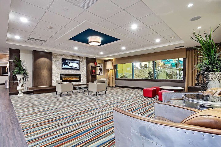 Entrance & Lobby