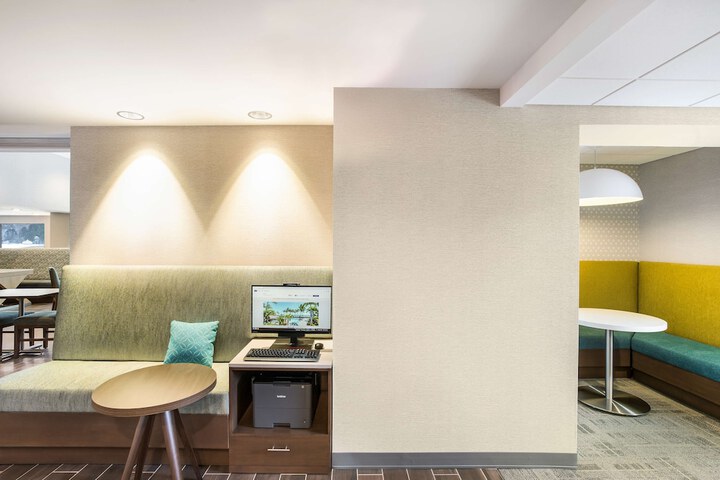 Business Center 28 of 29