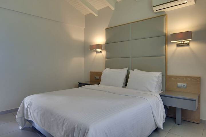 Room 8 of 129