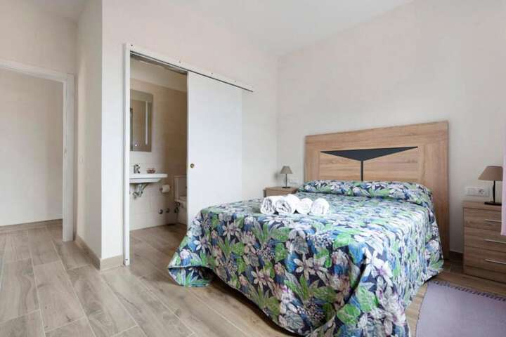 Room 4 of 33