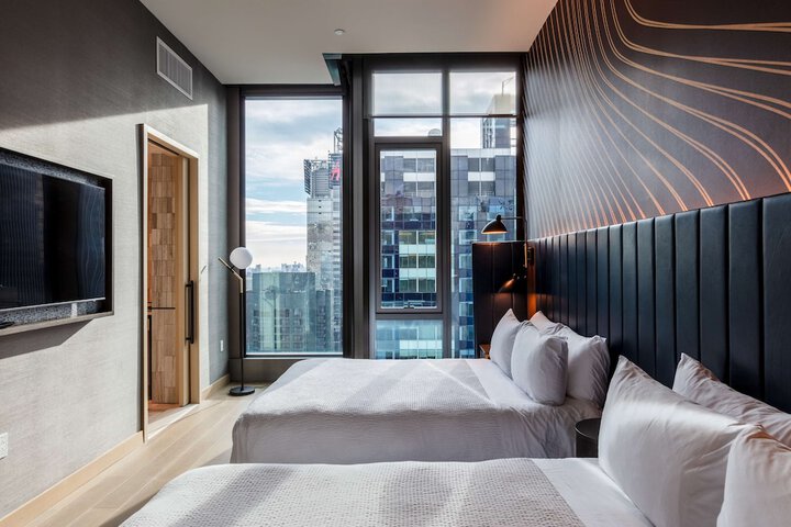 2 Queen Beds (7 of 15)