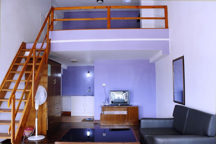 Room 4 of 32