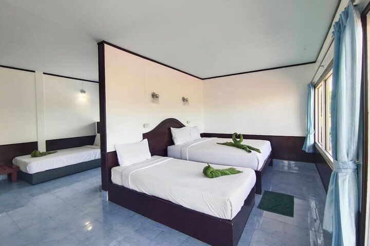 Room 42 of 148