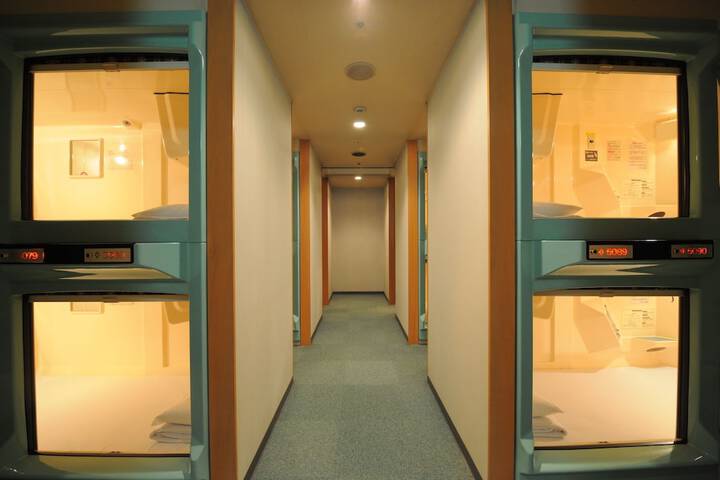 Room 6 of 66