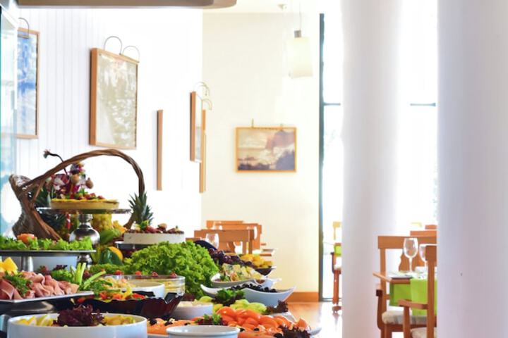 Dining 253 of 411