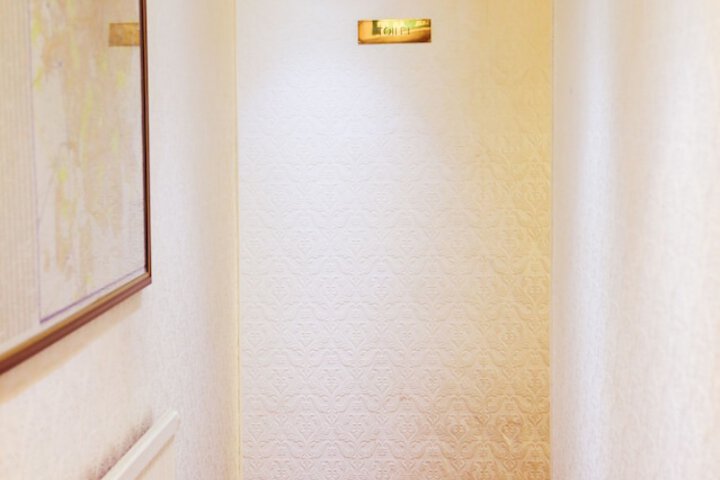 Ballroom/Hall 35 of 45